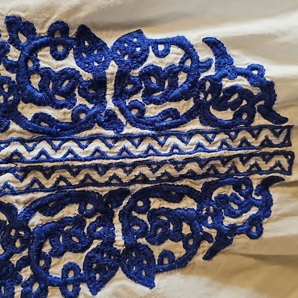 Artisan Ny White Tunic with Blue Embroidery - Picture 4 of 6